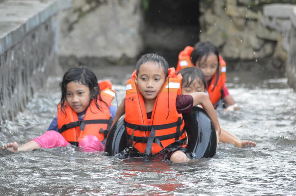 River Tubing Sungai Badeng